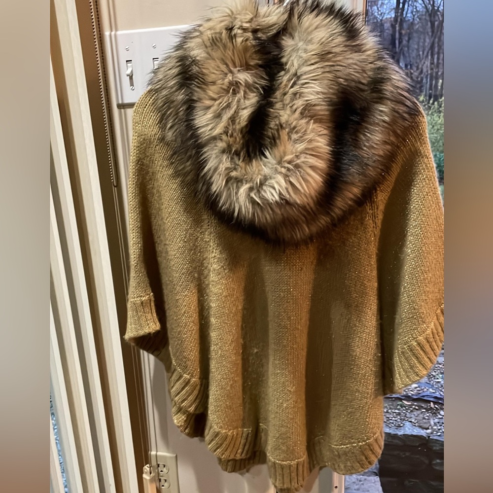 Michael kors Tan cape/poncho with Faux Fur Trim S EUC